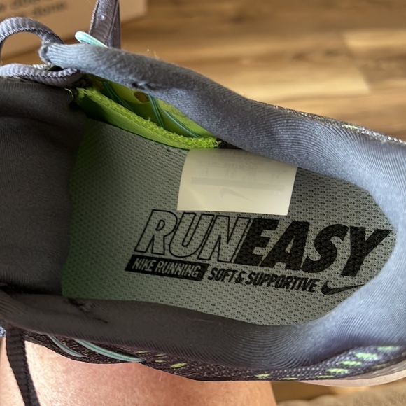 Nike size 7 woman’s running shoes grey with baby blue and neon green - Picture 4 of 5